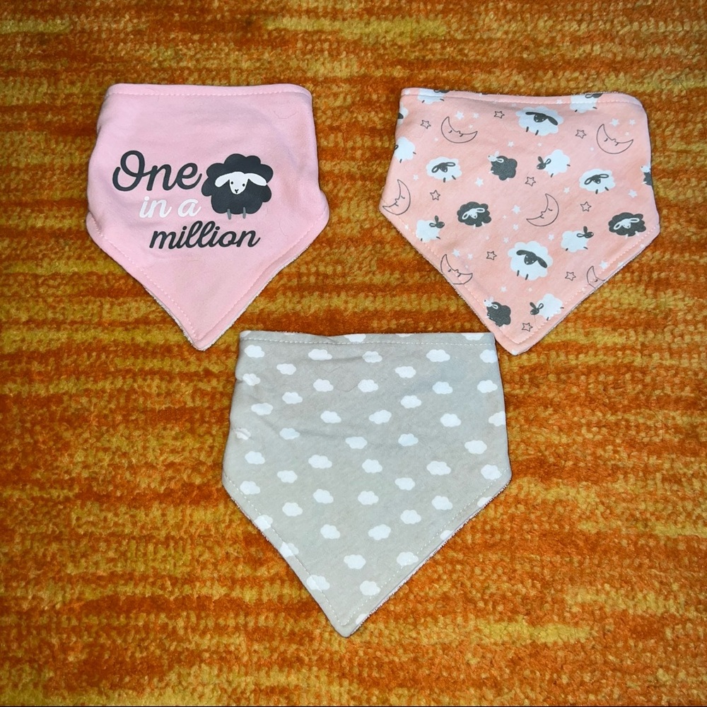 NWOT Cribmates bib bundle 🌸